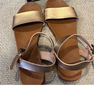 Universal Thread Women's Metallic Sandals